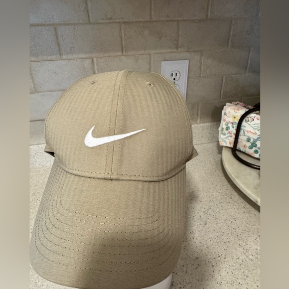 Nike Tan and White Classic Hat - Picture 3 of 10